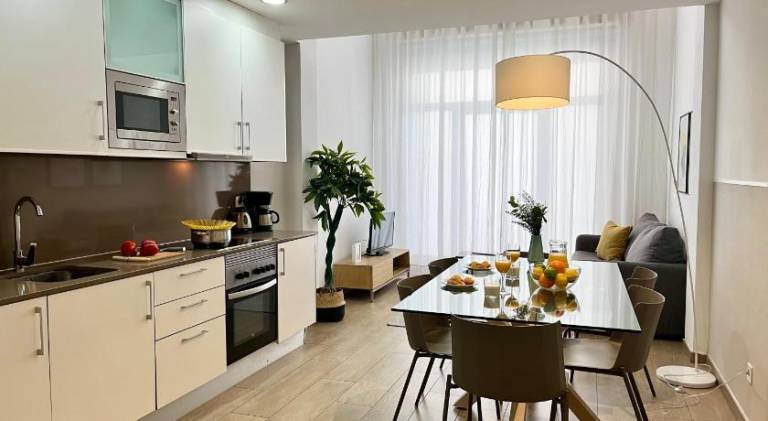 Holiday apartment with terrace | Close to Magic Fountain of Montjuïc | Pets are welcome — photo 2