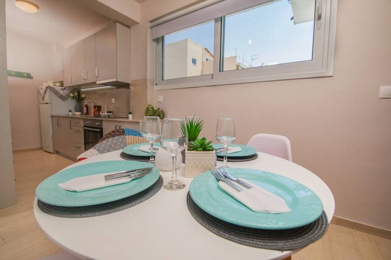 Rental apartment with fast internet & patio | Garden view | Perfect for remote work — photo 5