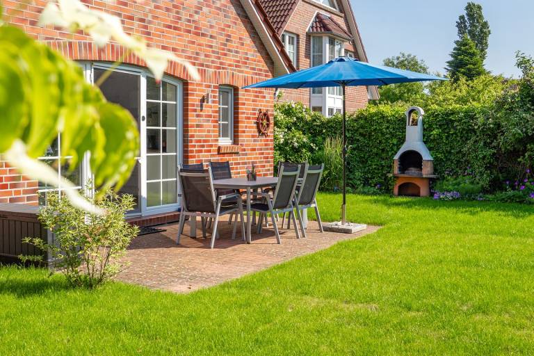 Hochwertiges Ferienhaus mit Garten in zentraler Lage