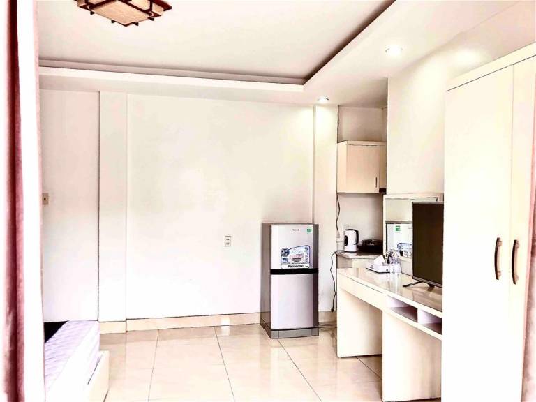 Vacation home with jacuzzi, terrace & garden — photo 3