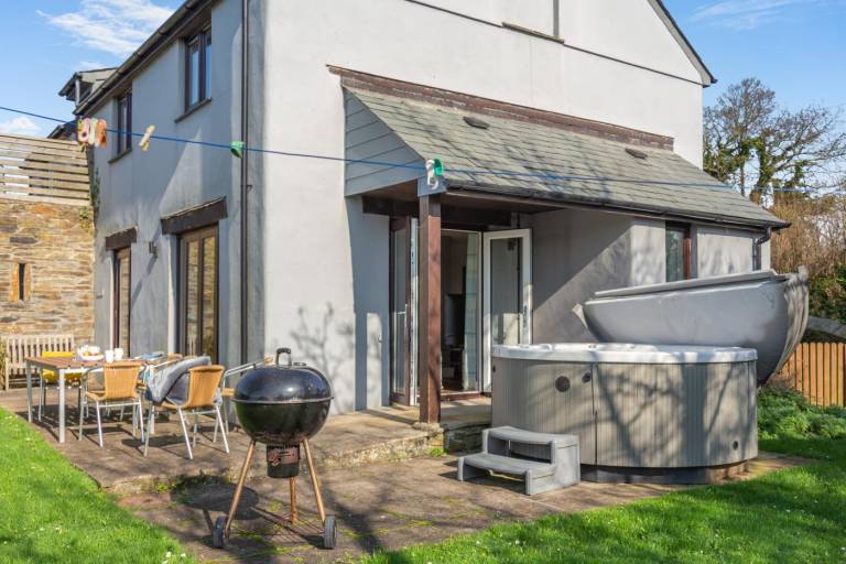 Fully equipped cottage with garden, pool & hot tub | Dogs allowed — photo 2