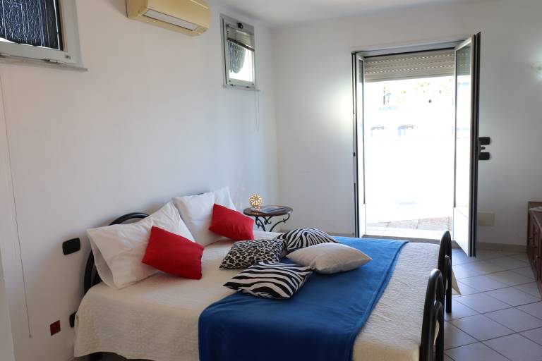 Child-friendly studio with patio | Sea view | Next to the beach | Pets are welcome — photo 4