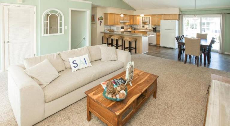 Vacation home with pool & hot tub — photo 2