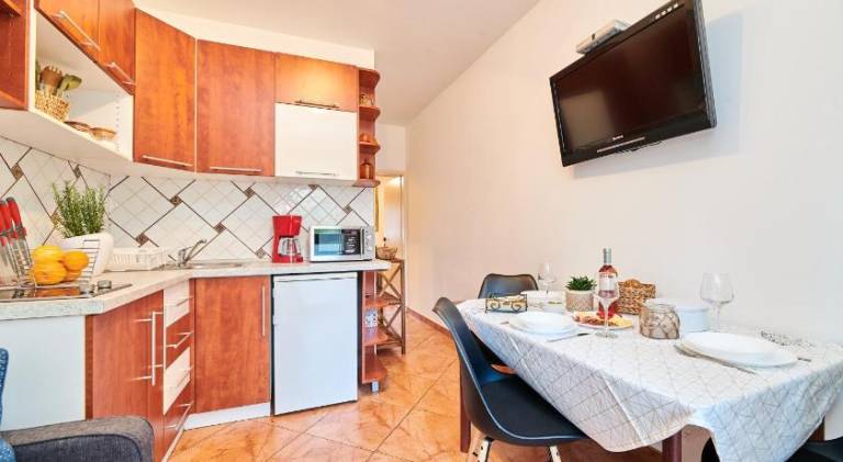 Apartment with garden, terrace & barbeque | Suitable for remote work | Dogs allowed — photo 2