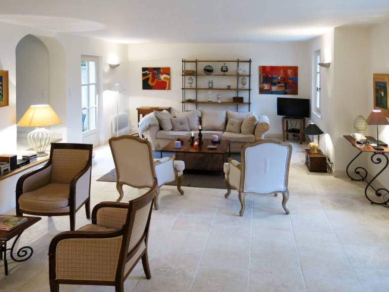 Family-oriented vacation home with barbeque, garden & patio | Pet-friendly — photo 3