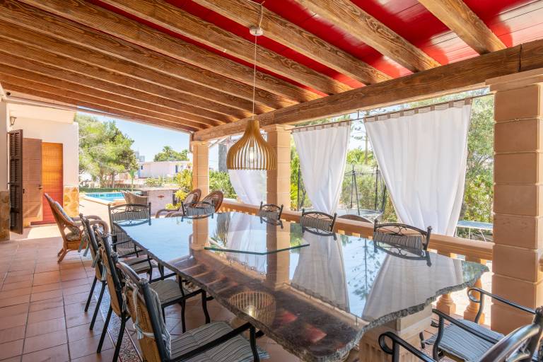 Vacation home with barbeque, garden & private pool — photo 4