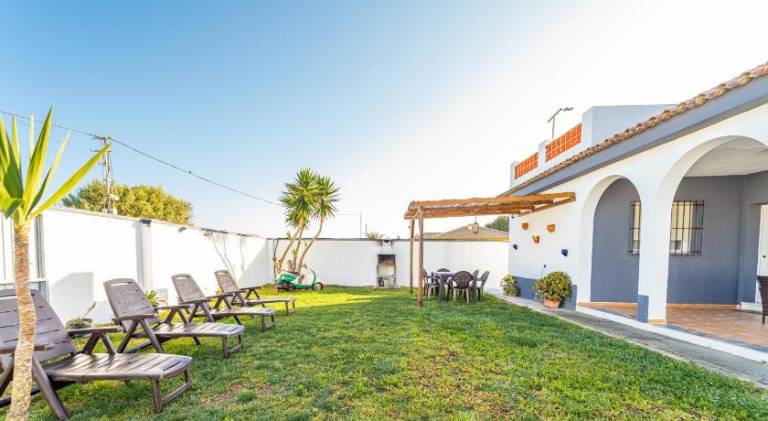 Vacation home with pool | Pet-friendly — photo 5