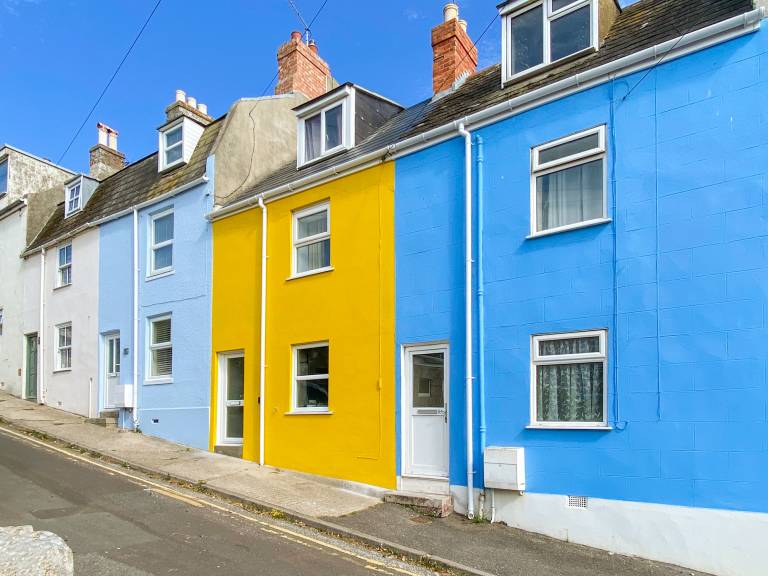 Cottage with patio, yard & grill | River view in Weymouth