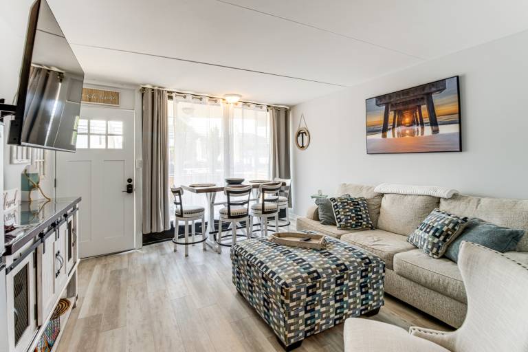 2 Blocks to Beach Modern Condo in North Wildwood