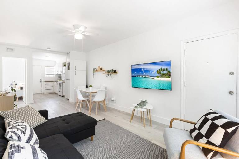 Charming 2 Bedroom Apartment in Victoria Park — photo 4