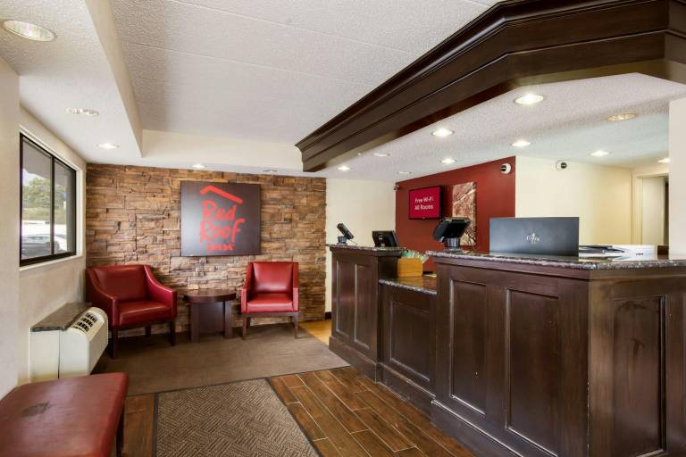 Red Roof Inn Grand Rapids Airport — photo 4