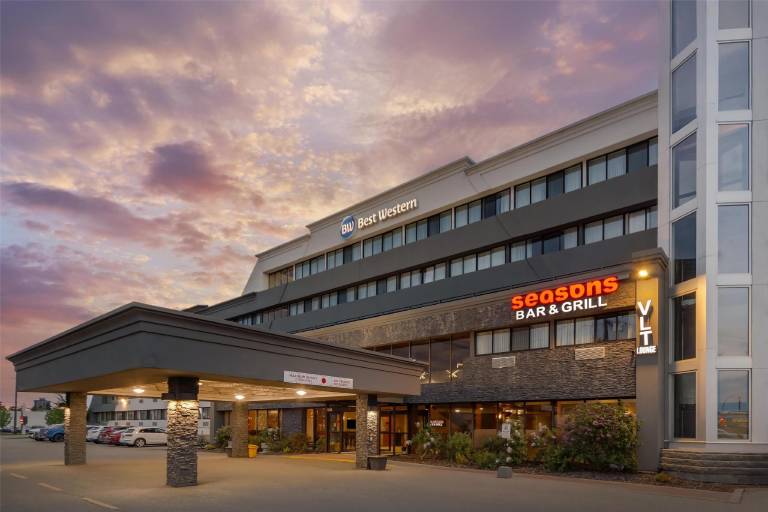 Best Western Cedar Park Inn in Edmonton, AB
