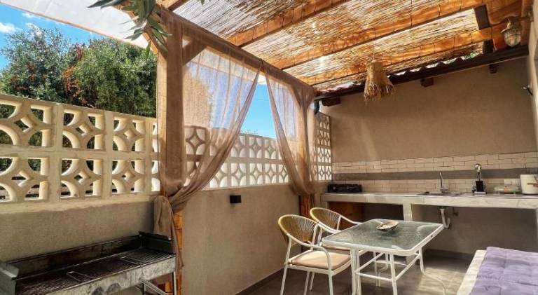Nice serviced apartment with BBQ, patio & yard | Beach nearby | Suitable for remote work | Pets are welcome — photo 4