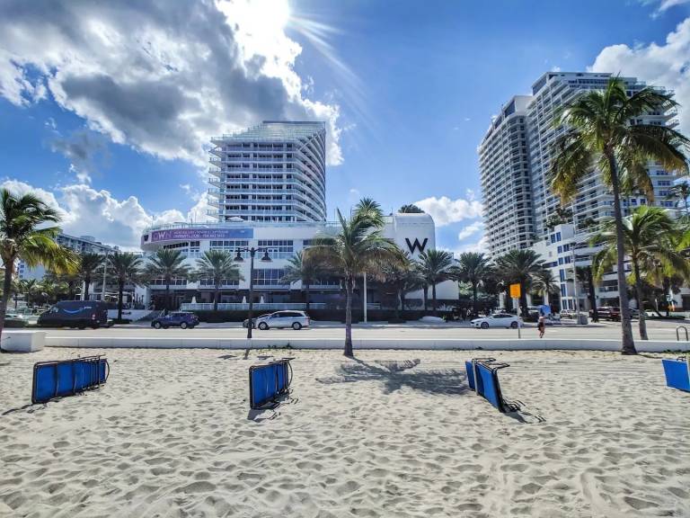 Condo with heated pool & hot tub | Beach view — photo 4