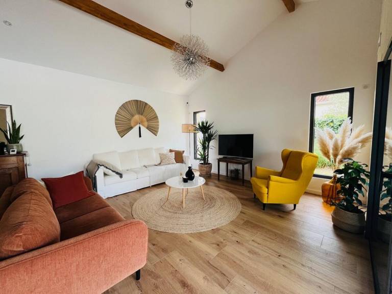 Fully equipped vacation home with pool & barbecue | Perfect for remote work | Pet-friendly — photo 2