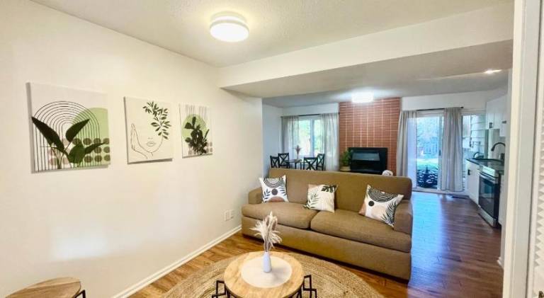 Charming Central Abbotsford Retreat Cozy Suite