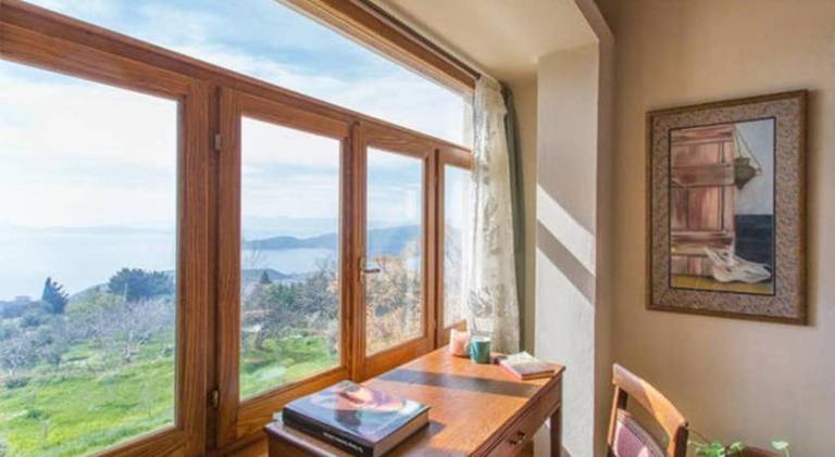 Fully equipped charming vacation home with yard, patio & barbeque | Suitable for remote work | Pet-friendly in Volos