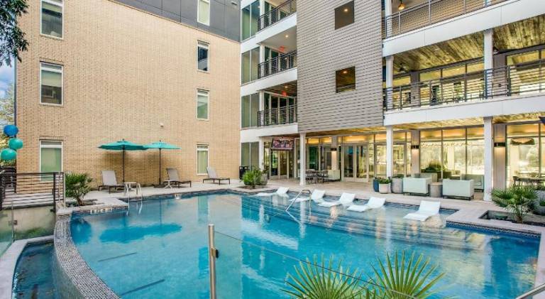 Apartment with pool — photo 3