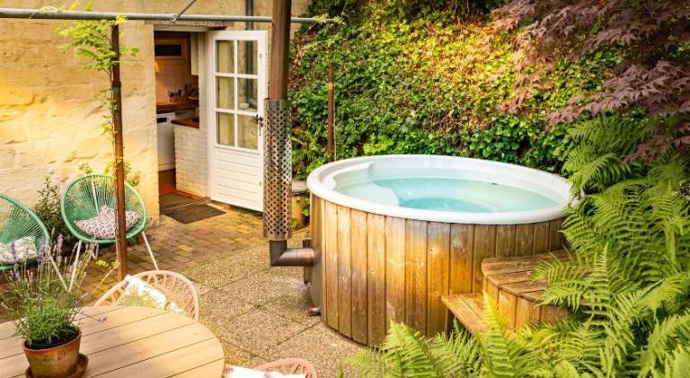 Vacation home with jacuzzi — photo 3