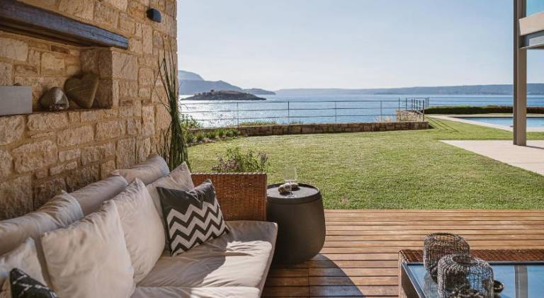 Villa with barbeque, terrace & pool — photo 5