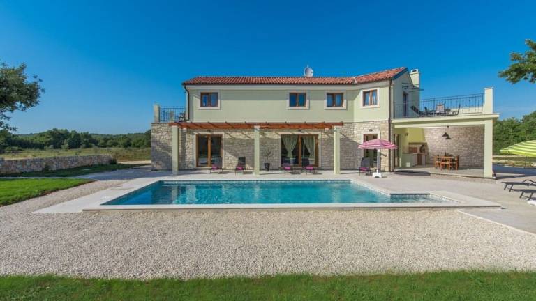 Villa with yard, private pool & terrace in Rovinj