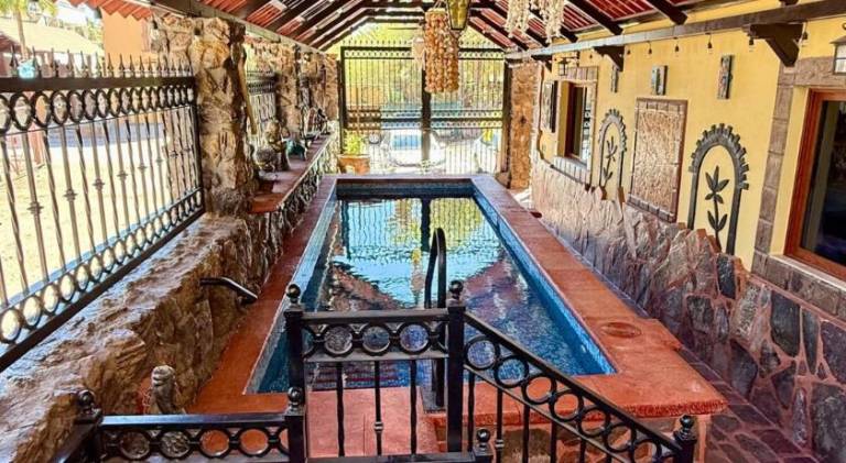 Apartment with pool — photo 5