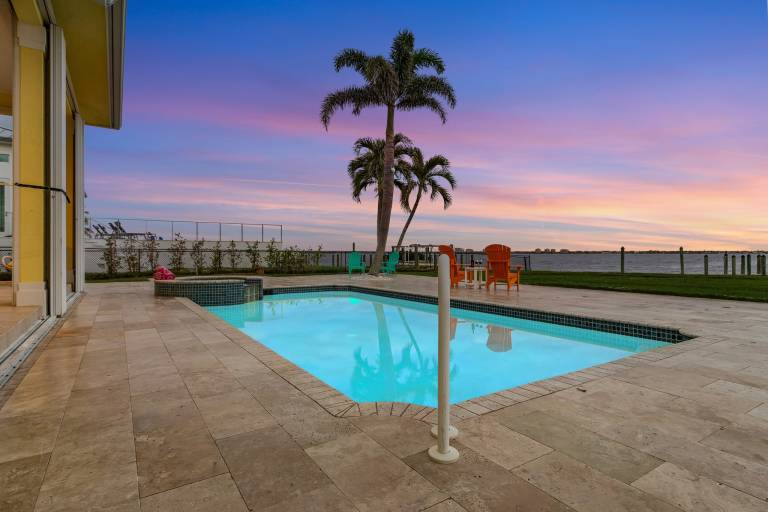 Stunning River View, Heated Pool & Spa - Million Dollar View - Roelens — photo 3