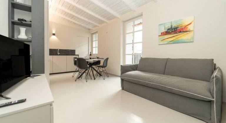 Holiday apartment | Next to Como Cathedral — photo 2