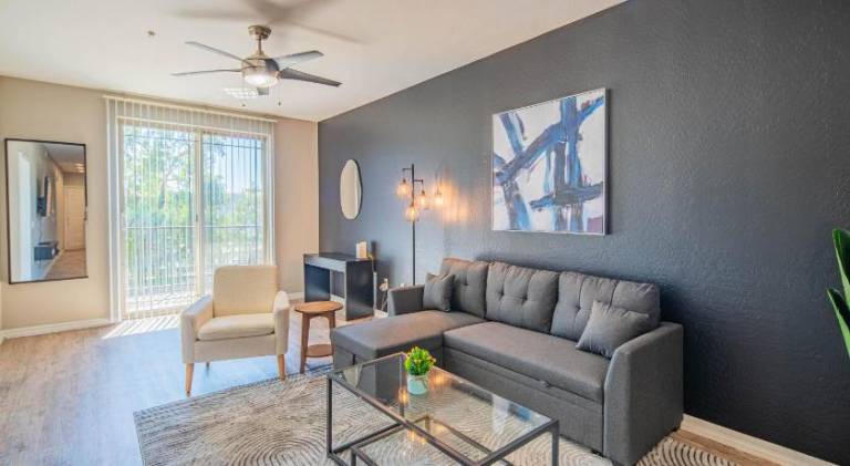 Spacious 2BD - ASU - Sloan Pk - WD Parking Sleeps 8 — photo 2