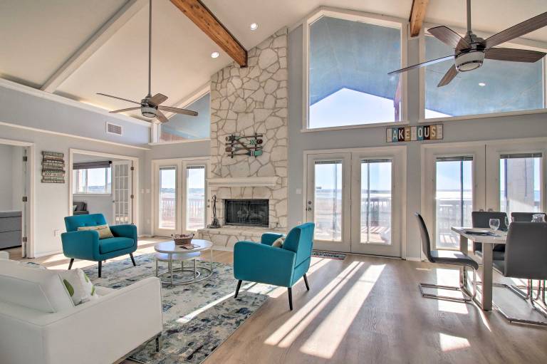 Private Deck & Grill: Sunny Lakefront Escape — photo 4