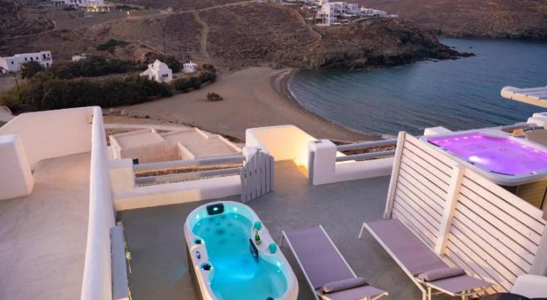 House with pool, terrace & hot tub | Beach nearby | Pets are welcome — photo 3