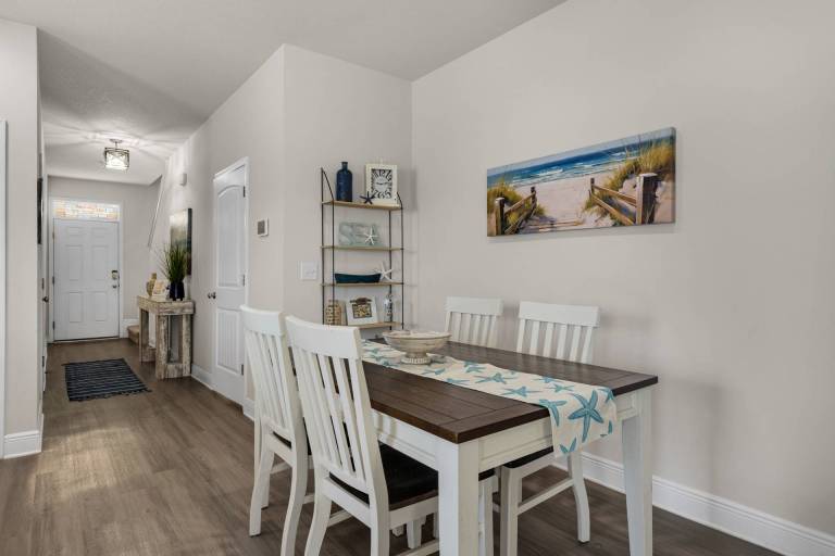 Family-friendly vacation home with barbeque & pool | Lake view | Pets are welcome — photo 2