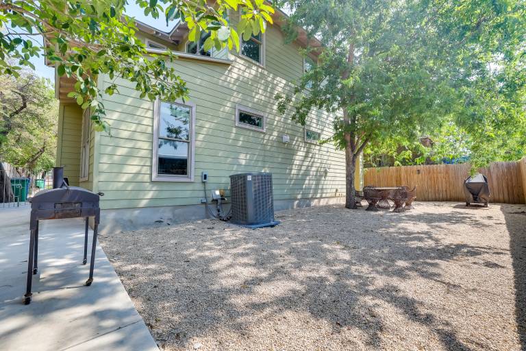 Modern Home 1 Mi to Dwtn San Antonio & Riverwalk