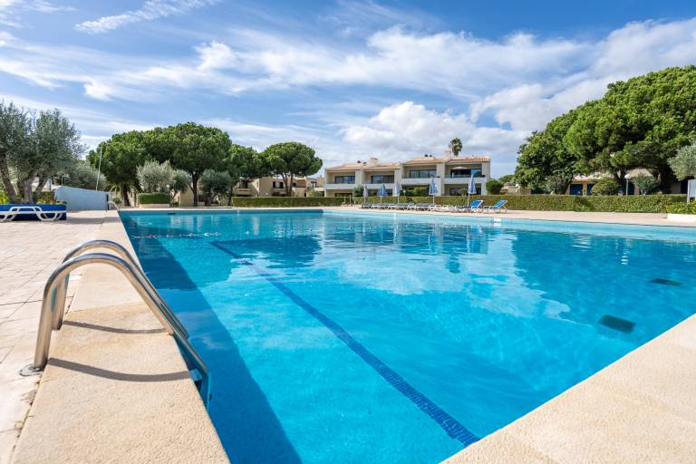 Apartment 'The Triple House' with Shared Pool, Private Terrace and Wi-Fi in Portimão