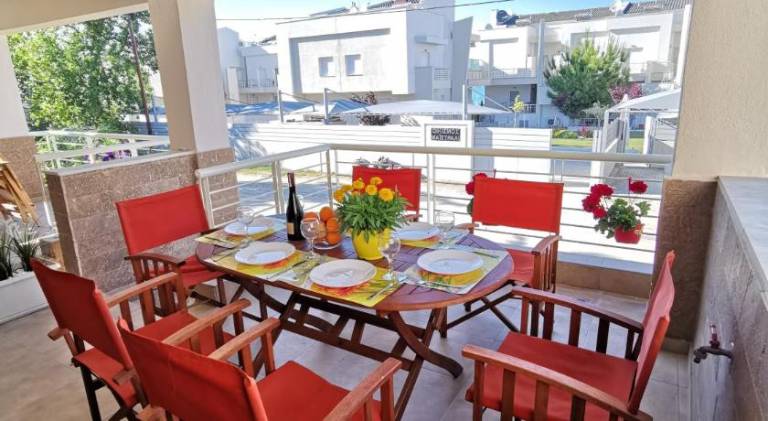 Holiday apartment with patio & barbeque — photo 2