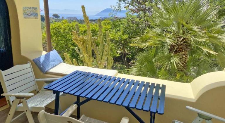 Vacation home with patio & garden — photo 4