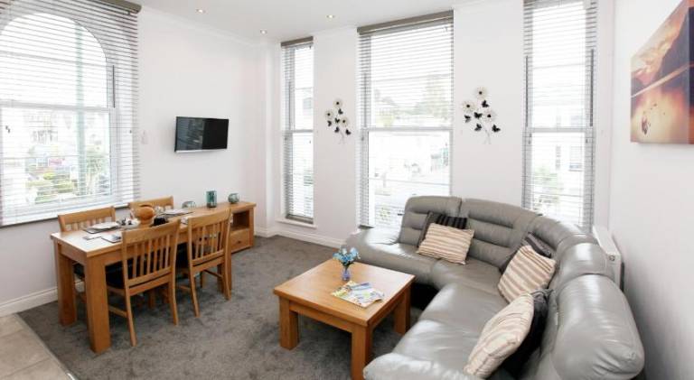 Austen's Luxury Apartments — photo 4