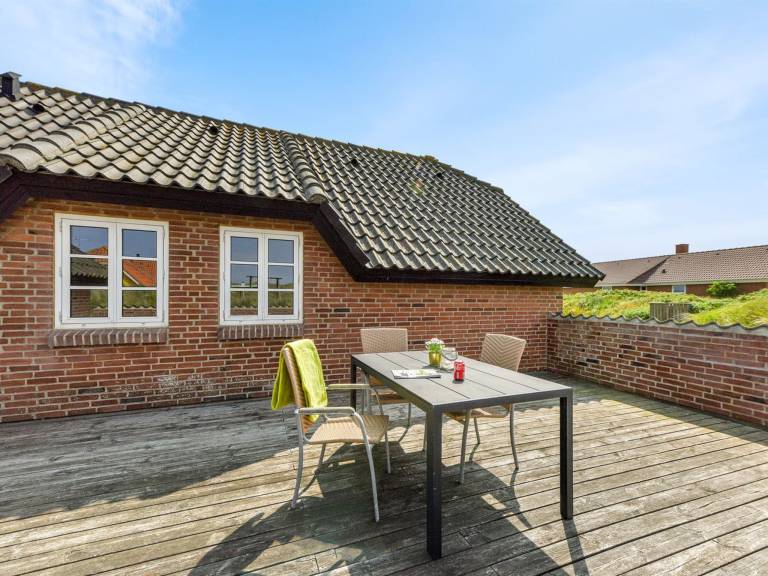 Child-friendly spacious vacation home with patio & sauna | Next to the beach | Pets allowed — photo 3