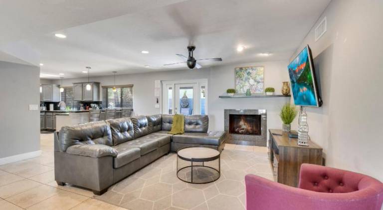 Charming vacation home with pool | Suitable for remote work | Pets allowed — photo 5