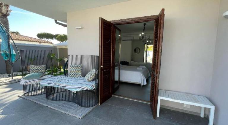 Villa with pool — photo 4