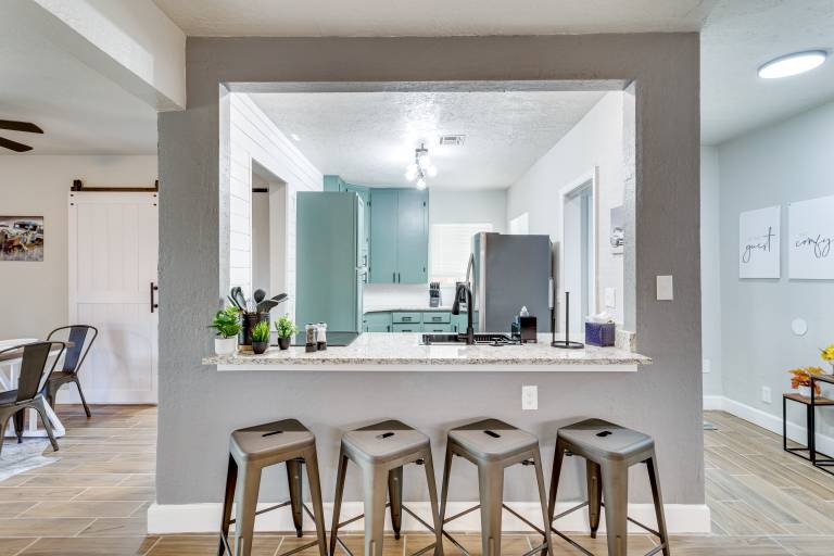 4 Mi to Fort Sill: Modern Home w/ Private Yard — photo 2