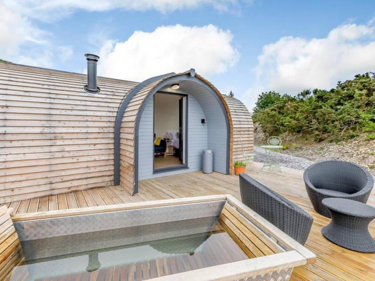 Camping with hot tub | Pet-friendly in Betws-Y-Coed