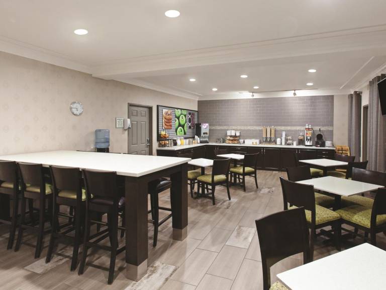 La Quinta Inn & Suites by Wyndham Los Banos — photo 5