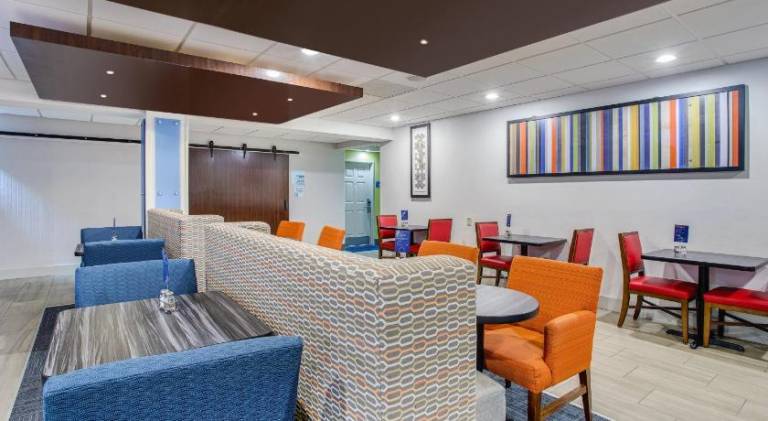Holiday Inn Express Hotel & Suites Alcoa Knoxville Airport By IHG — photo 4