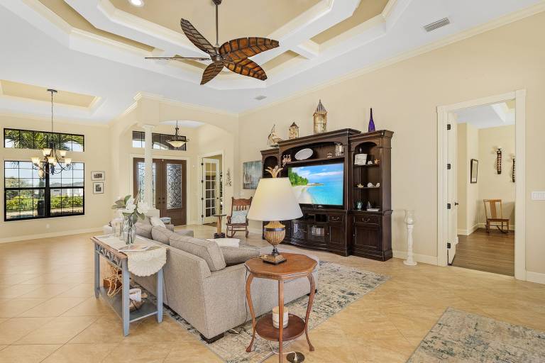 Waterfront Haven Pet Friendly Heated Pool Dock — photo 2