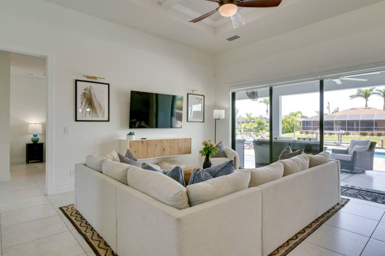 Pool & Gulf Access Canal: Chic Cape Coral Home! — photo 5