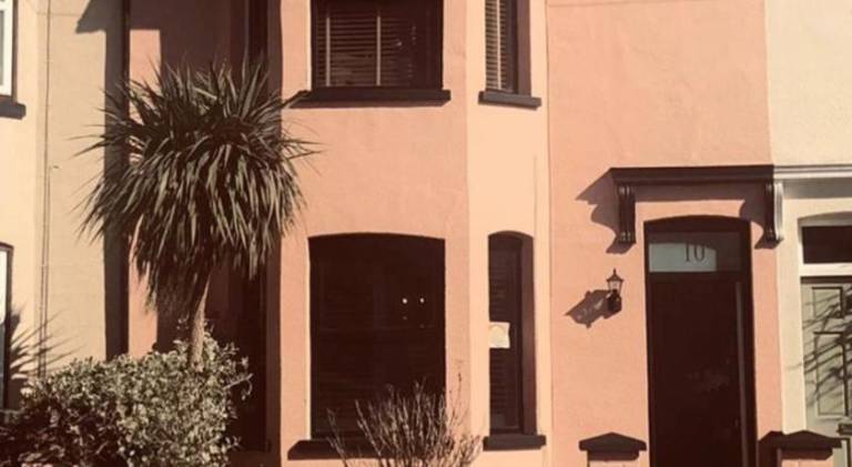 Comfortable Room or Whole House - 4BR 1BATH 1TOILET at Suffolk Pink House, Newmarket in Newmarket