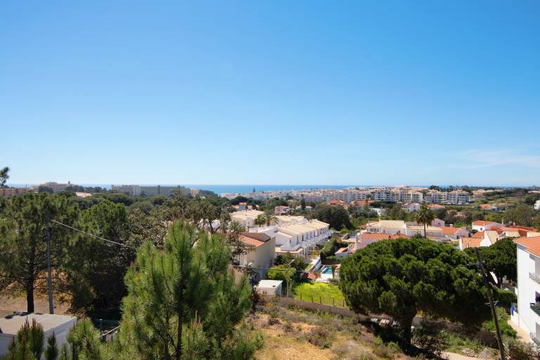 Holiday apartment with pool, yard & fast internet | Garden view — photo 4