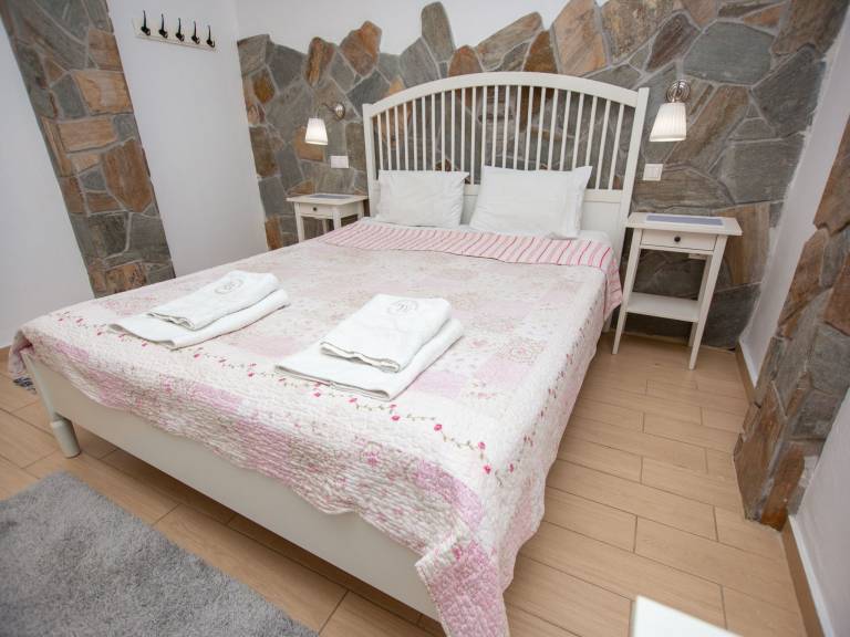 Holiday apartment with garden & patio — photo 3