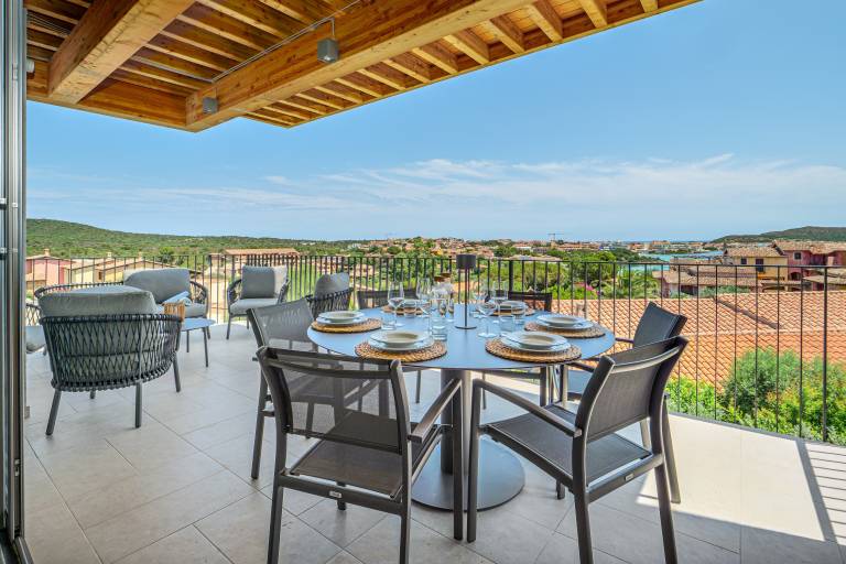 Fully equipped spacious villa with pool, yard & fast internet | Garden view | Next to the beach | Perfect for remote work | Pets allowed in Golfo Aranci